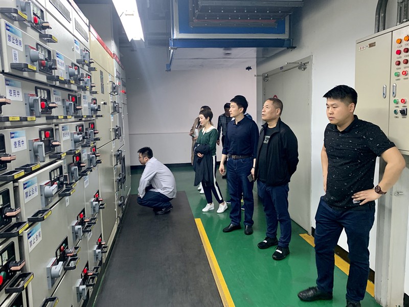 黄国全一行在连云港国家经济开发区地热能能源站考察调研。。。_副本.jpg