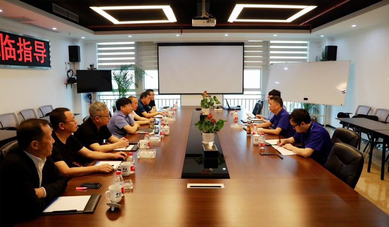 熊良虎在重庆市中科大业集团考察时强调：坚持生态优先战略，，，，，念好生态经、走好扶贫路