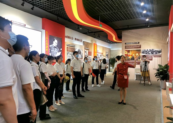 bte365集团组织党员干部旅行陕西省庆祝中国共产党建设100周年主题展